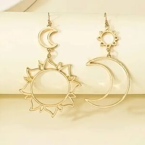 Metal Asymmetrical Golden Sun & Moon Dangle Drop Earrings